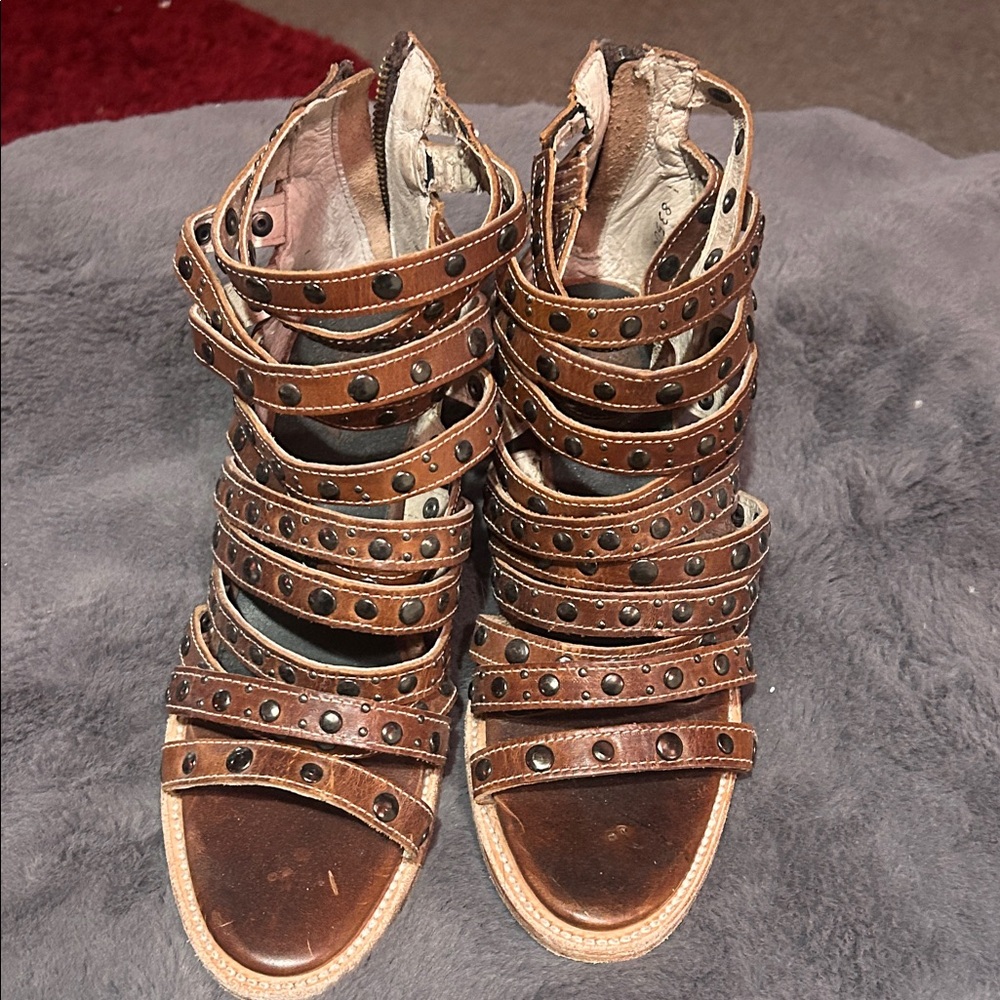 Freebirds CANNES-size 8 Brown Strappy Sandals with a inch and a half heel